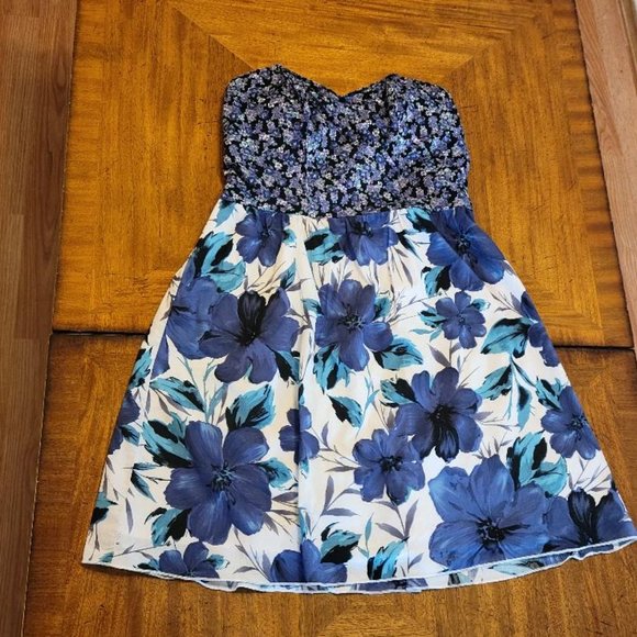 Xhilaration Blue Floral Strapless Dress - Picture 2 of 13
